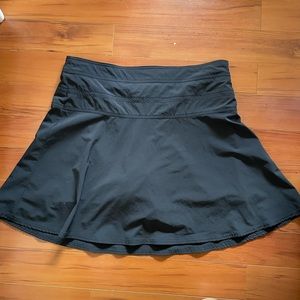 ATHLETA black everyday skirt. 14.